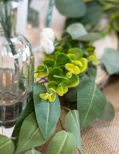 Vavřín bílá pivoňka a eukalyptová girlanda 1,40 m na svatbu