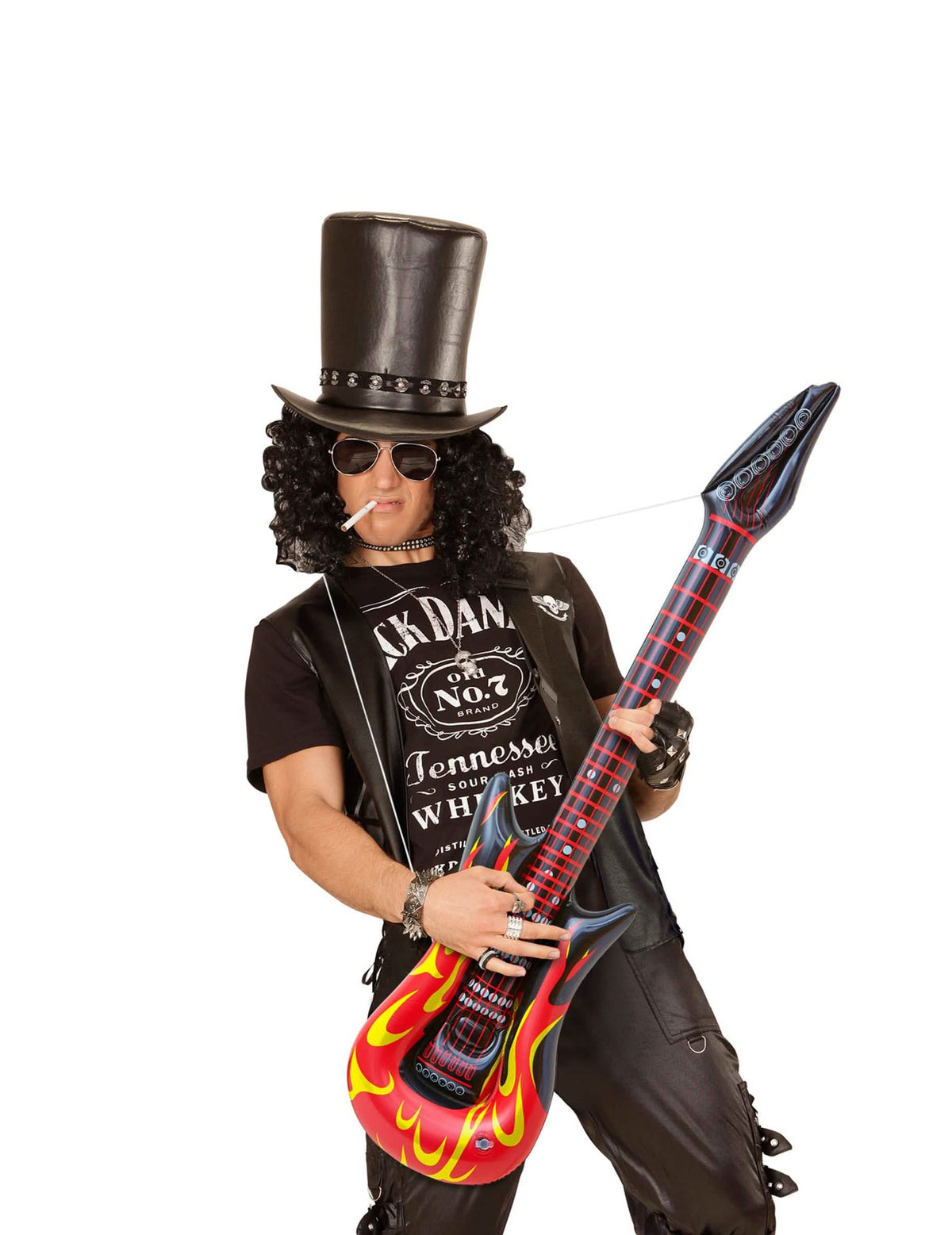 Převzetí do rukou dospělým nafukovací rockové kytary v plamenech