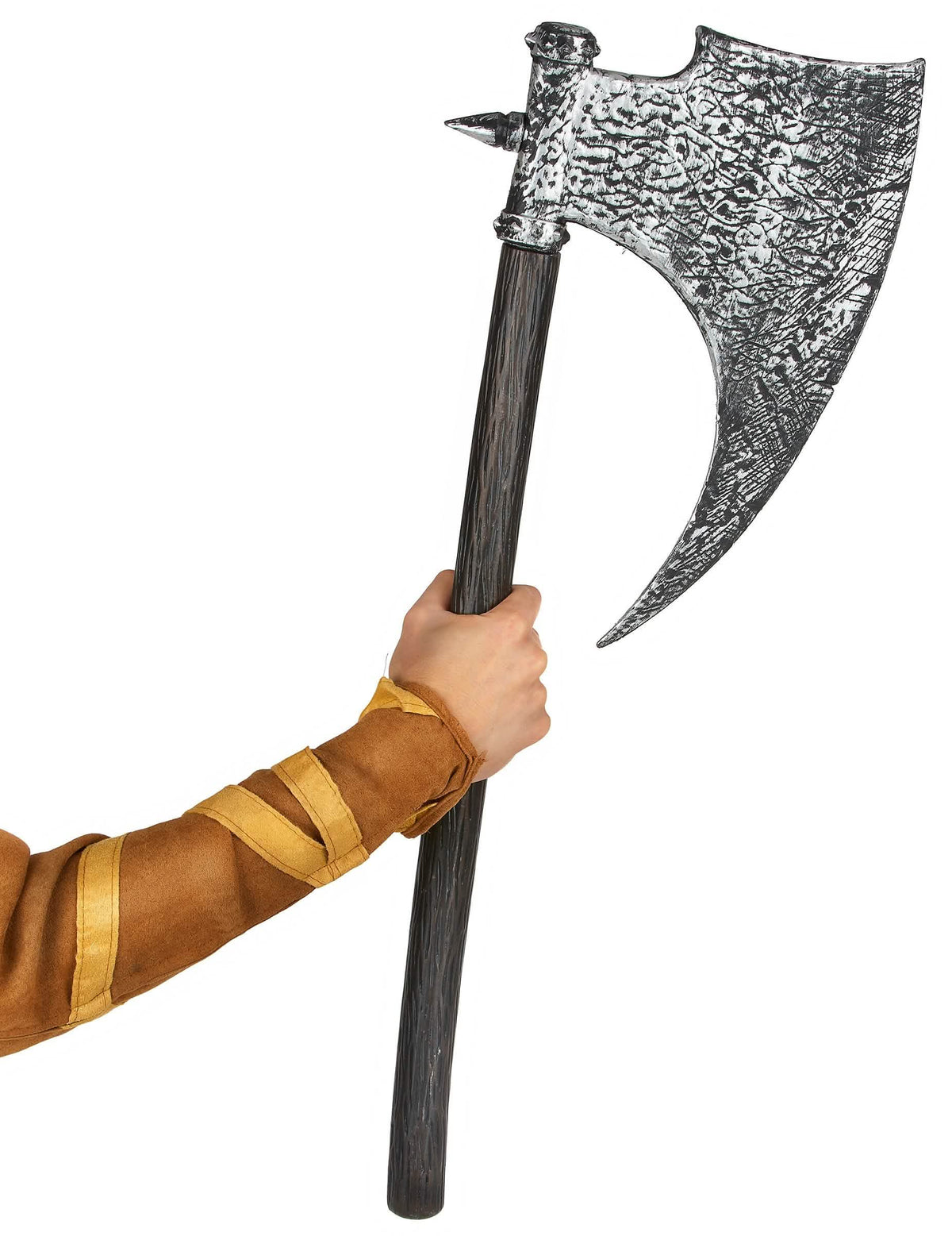 Pózování s archaickou plastovou sekerou