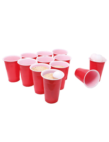 Pivní pong s kelímky a míčky