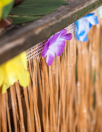 Pohled na květinový okraj havajské ubrusové sukně