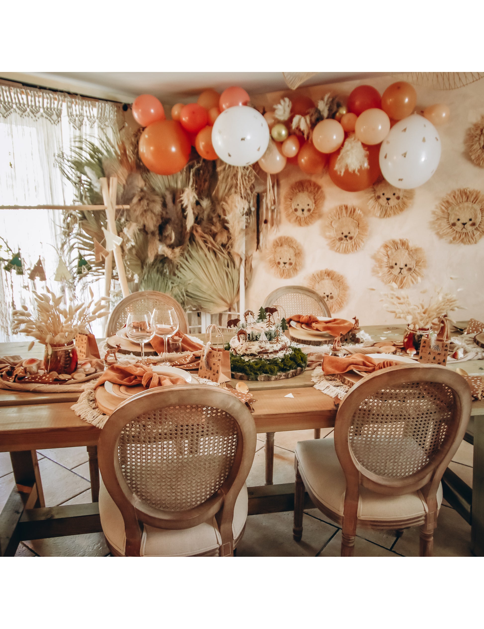 Mise en situation du kit arche de 46 ballons boho pour mariage et anniversaire