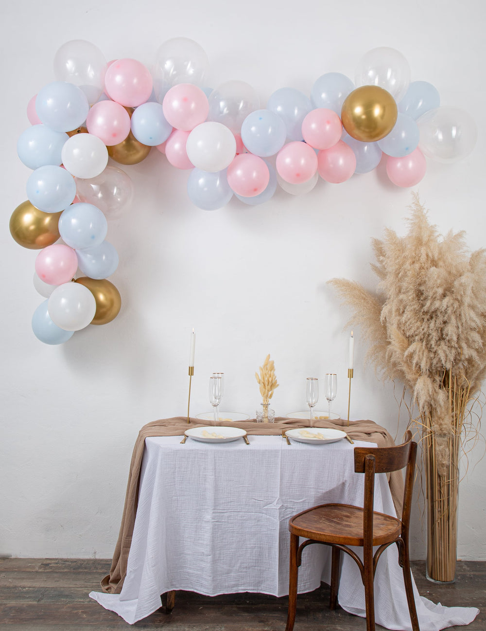 Kit arche de 58 ballons gender reveal bleu et rose blanc et doré