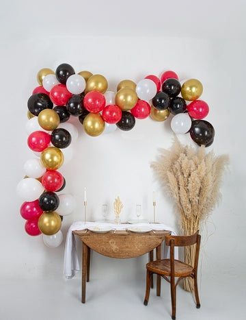 Sada 60 červených, černých a zlatých balónkových oblouků
