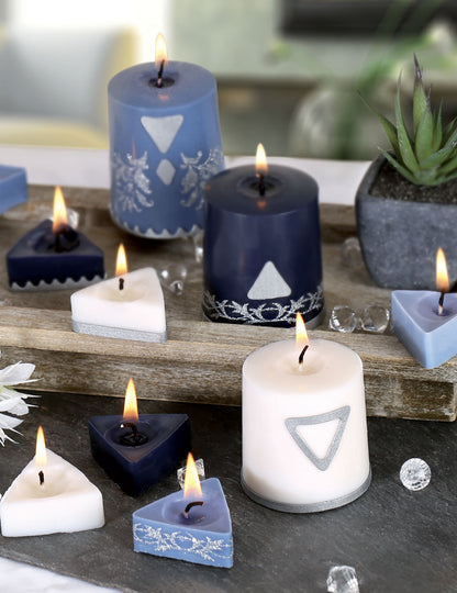 Sada pro vytváření bílých a modrých geometrických svíček z rostlinného vosku