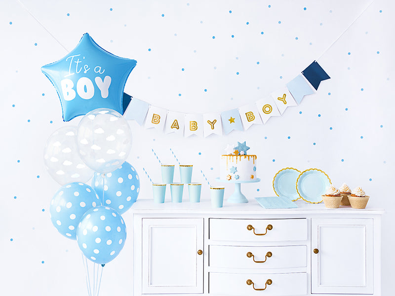 Mise en situation du kit décoration avec vaisselle baby shower pour garçon