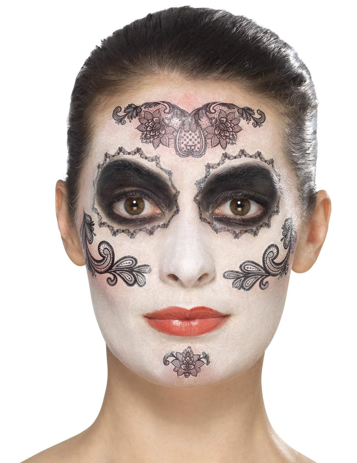 Přenosy obličeje s krajkovými vzory z glamourské sady líčidel s umělými řasami a šperky Dia de los muertos