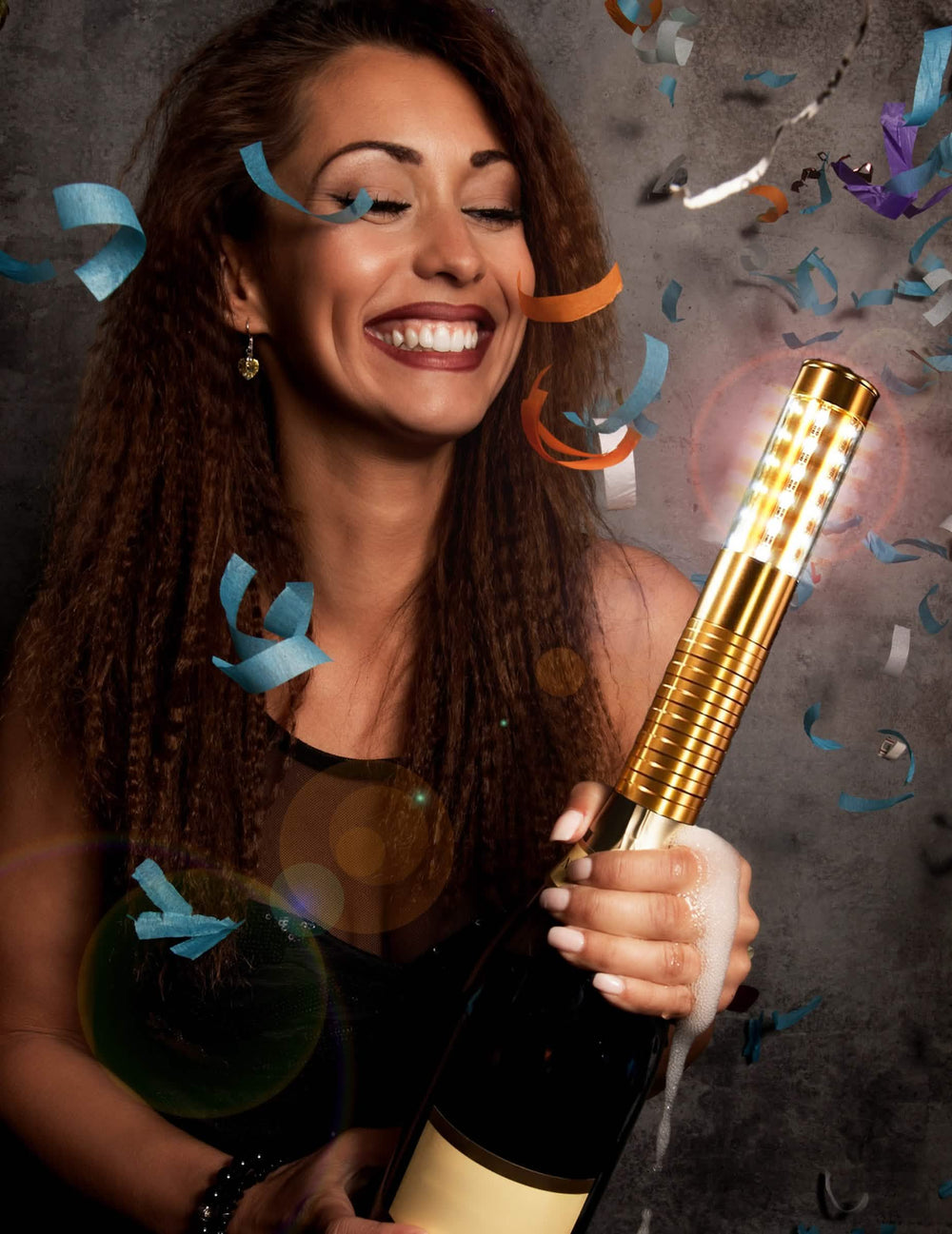 Mise en situation festive de la lampe scintillante LED pour bouteille or