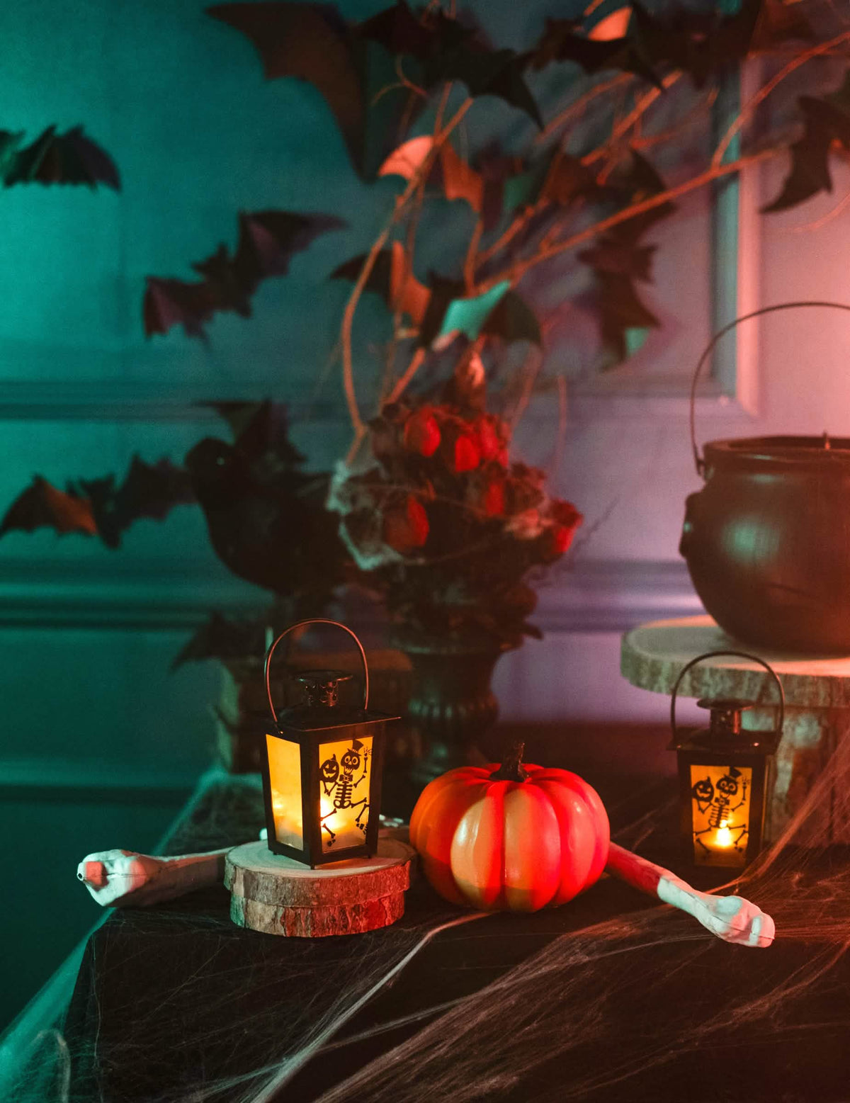 Halloweenská atmosféra svítícího lucerny Kostlivec pro halloween