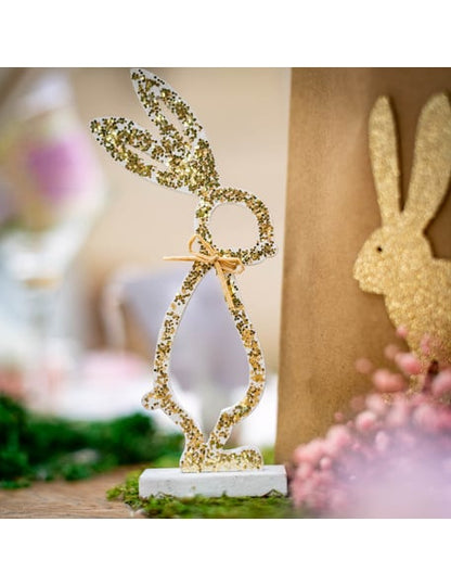 Králík na bílém dřevěném podstavci a zlatém třpytu 18 cm na Velikonoce