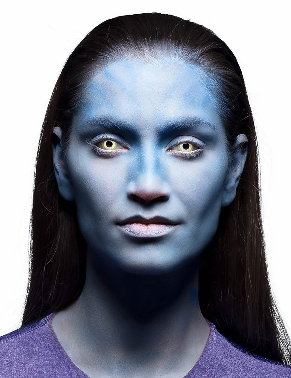 Detail nošeného vzhledu fantazijních čoček avatar světa pro dospělý