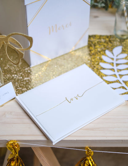 Bílá svatební kniha hostů love 24 x 18 cm se zlatými písmeny 