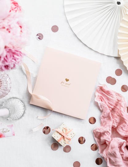 Pudrově růžová a zlatá kniha hostů 20,5 x 20,5 cm 22 stran romantické svatby