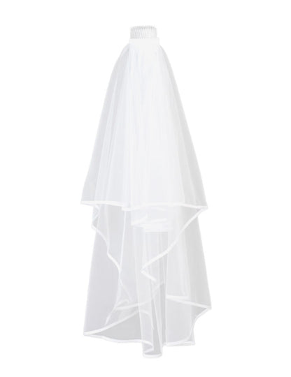 Dlouhý bílý svatební závoj