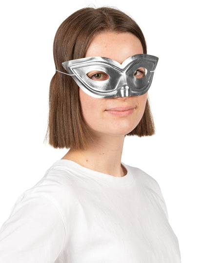 Dospělý brilantní stříbrný vlk