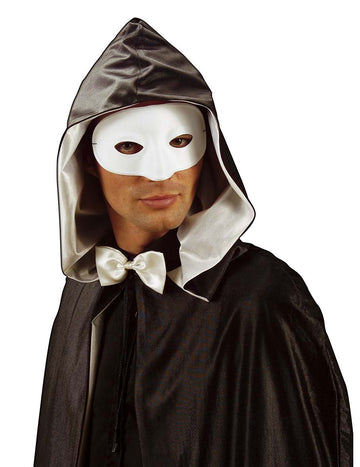 Dospělý nenápadný bílý vlk