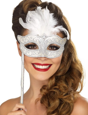 Stříbrný dospělý vénitánský maska s bílými peřím