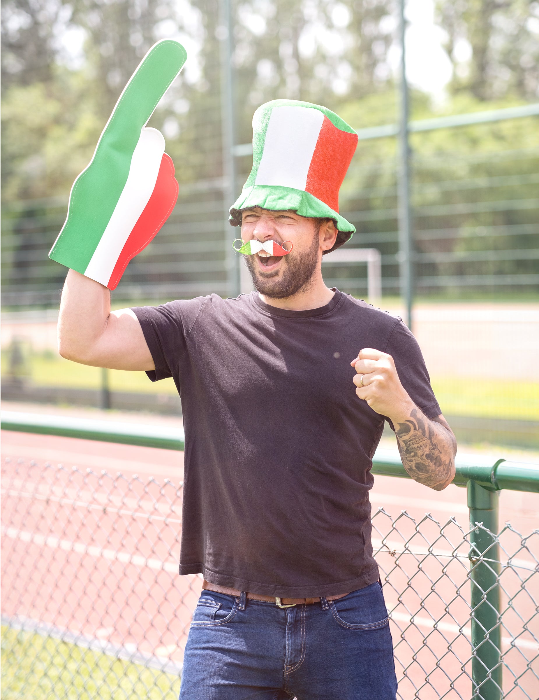 Mise en situation de la main en mousse Italie pour adulte