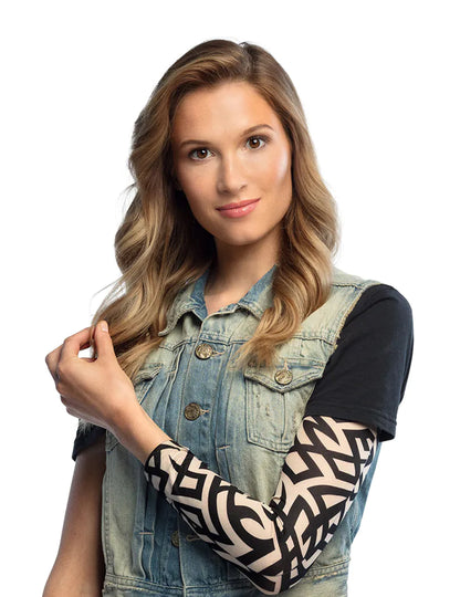 Tetování pro dospělé s kmenovým vzorem na rukávu