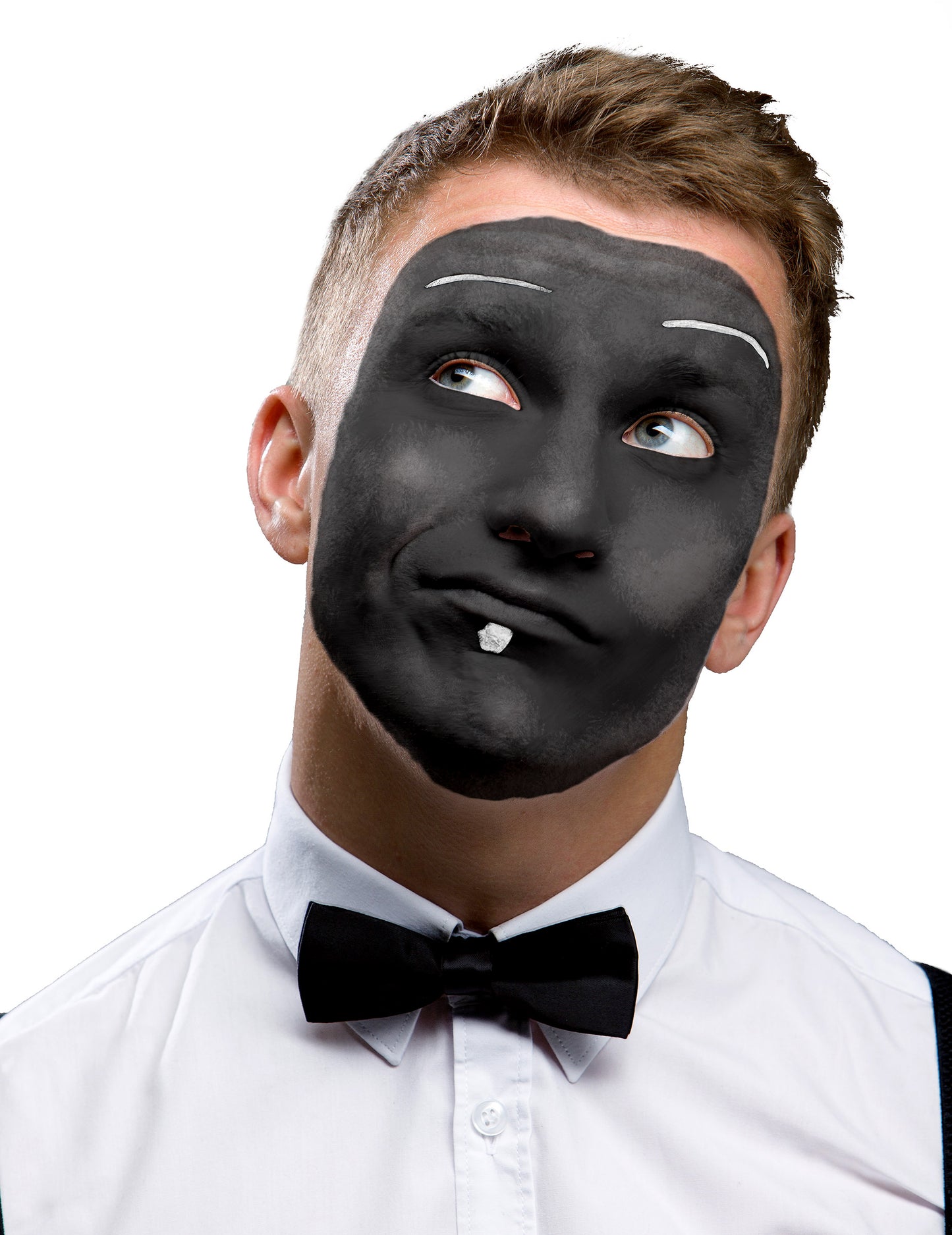 Příklad výsledného vzhledu černého voděodolného make-upu na oslavy na obličeji