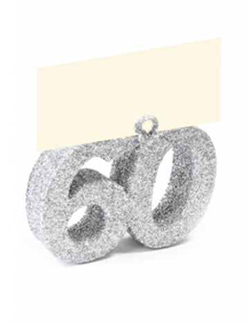 Umístěte fix třpytivý číslo 60 stříbrný se jmenovkou