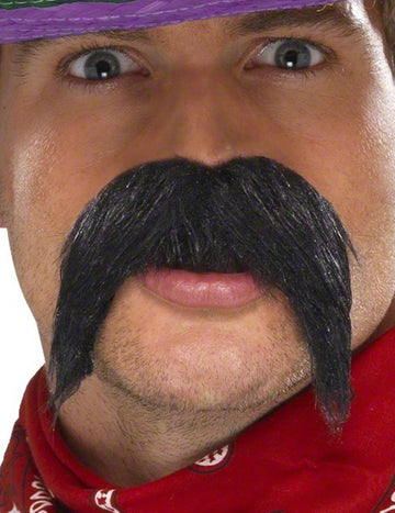 Černý knír dospělého gringa