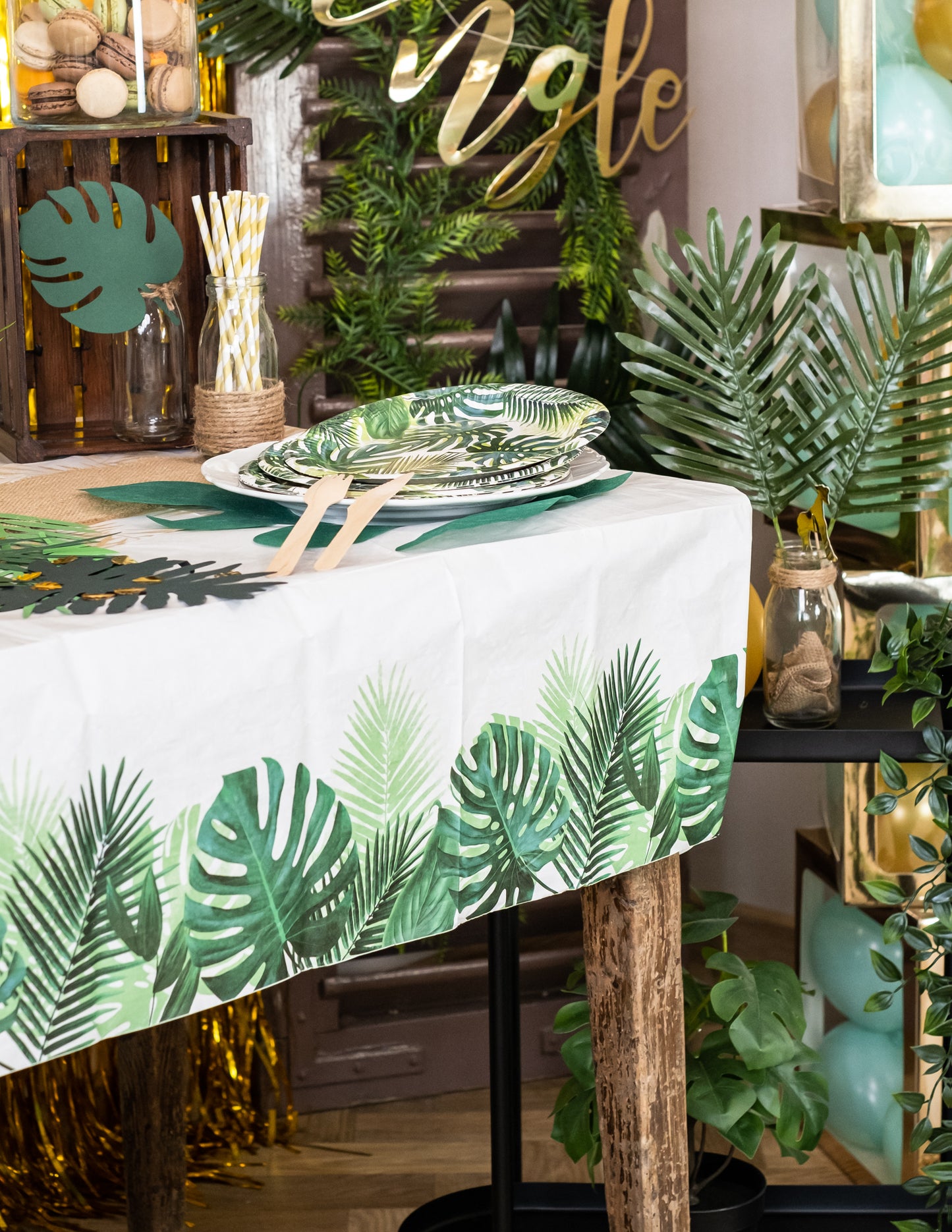 Bílý a zelený ubrus z tropického papíru 180 x 120 cm