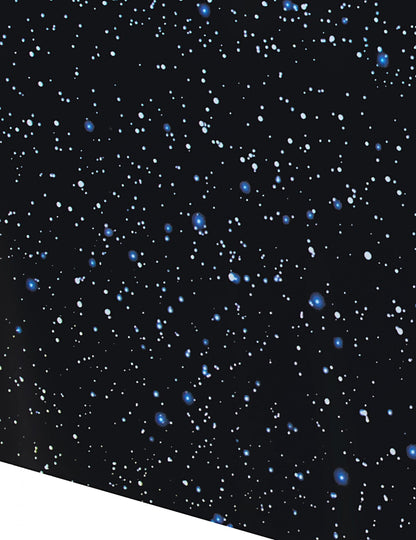 Detail hvězdného vzoru plastového ubrusu na oslavu narozenin ve vesmíru