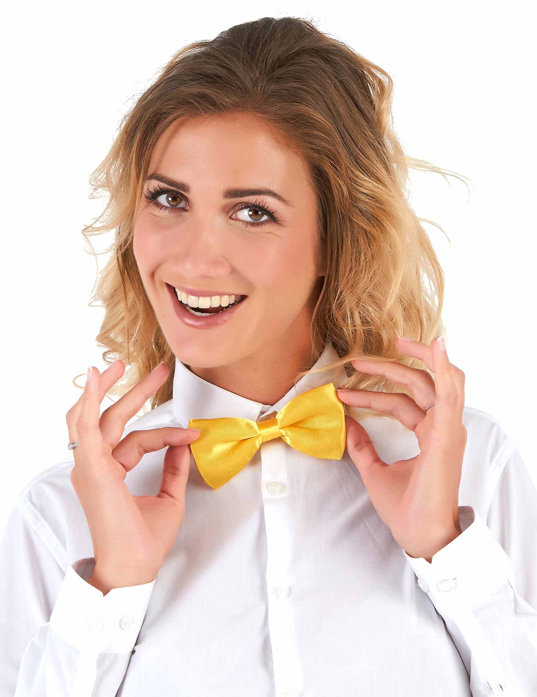 Mise en situation du noeud papillon pour adulte jaune satiné