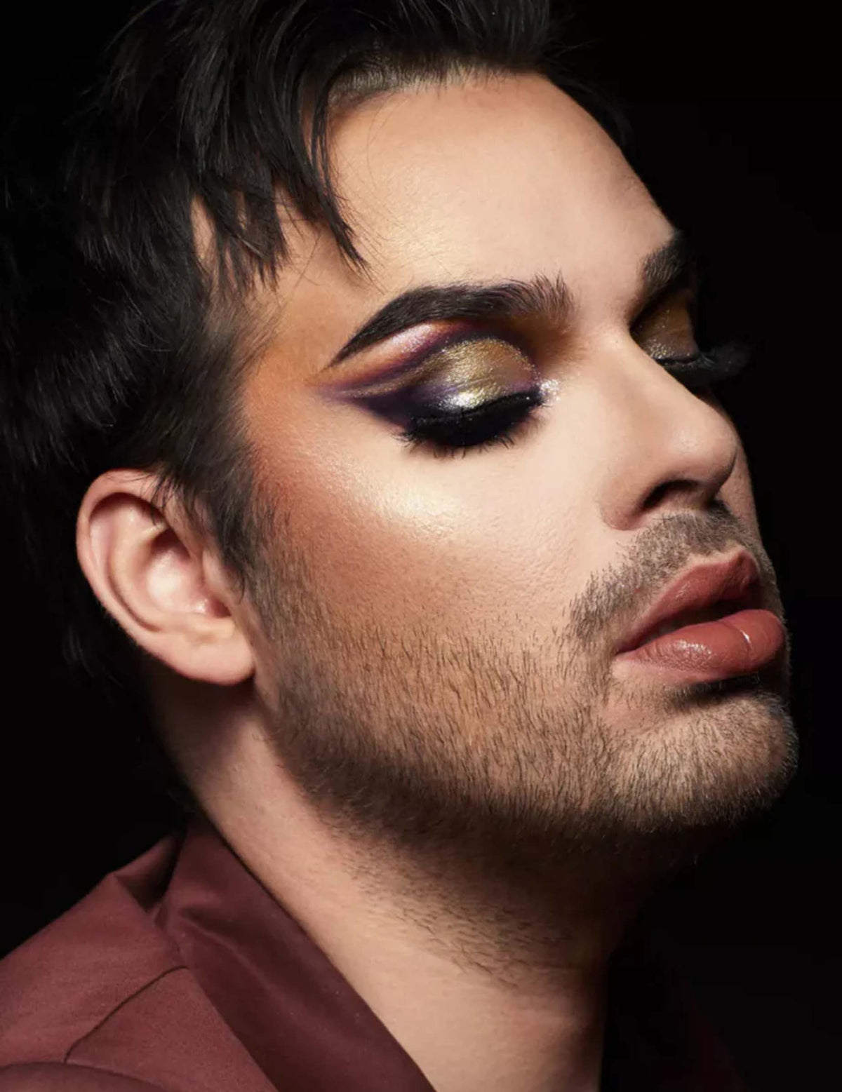 Maquillage des yeux réalisé avec les paillettes biodégradables runway métallique