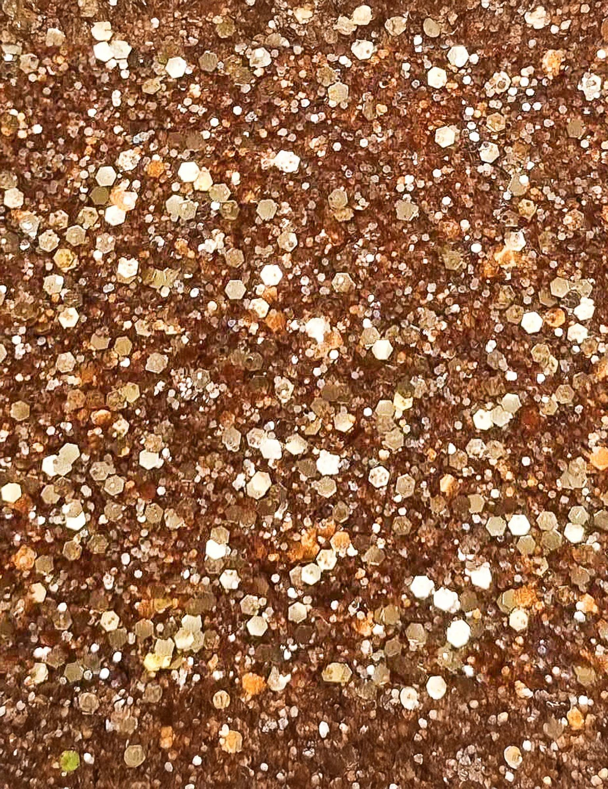 Gros plan sur la texture des paillettes biodégradables Si si la paillette pour maquillage orange métallique