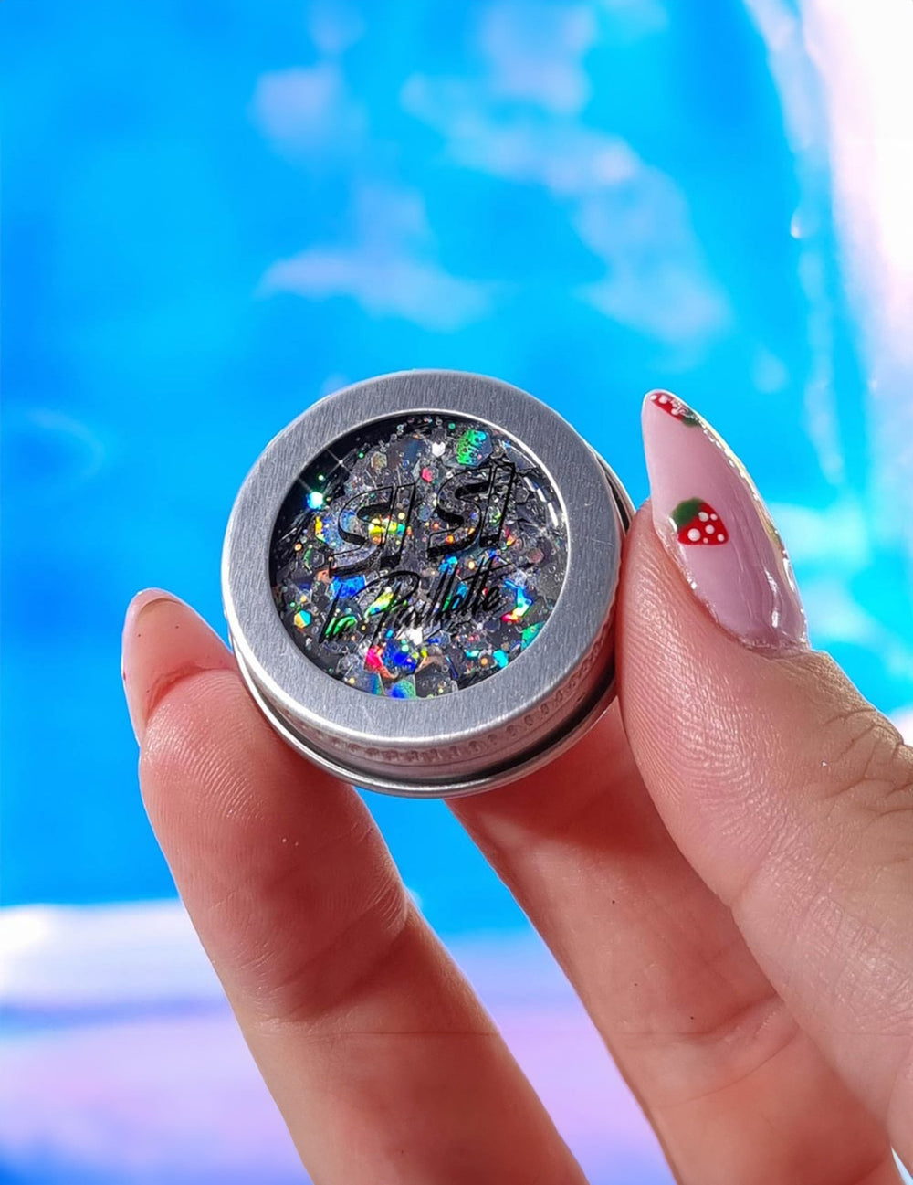 Gros plan sur le pot des paillettes biodégradables Y'Holo