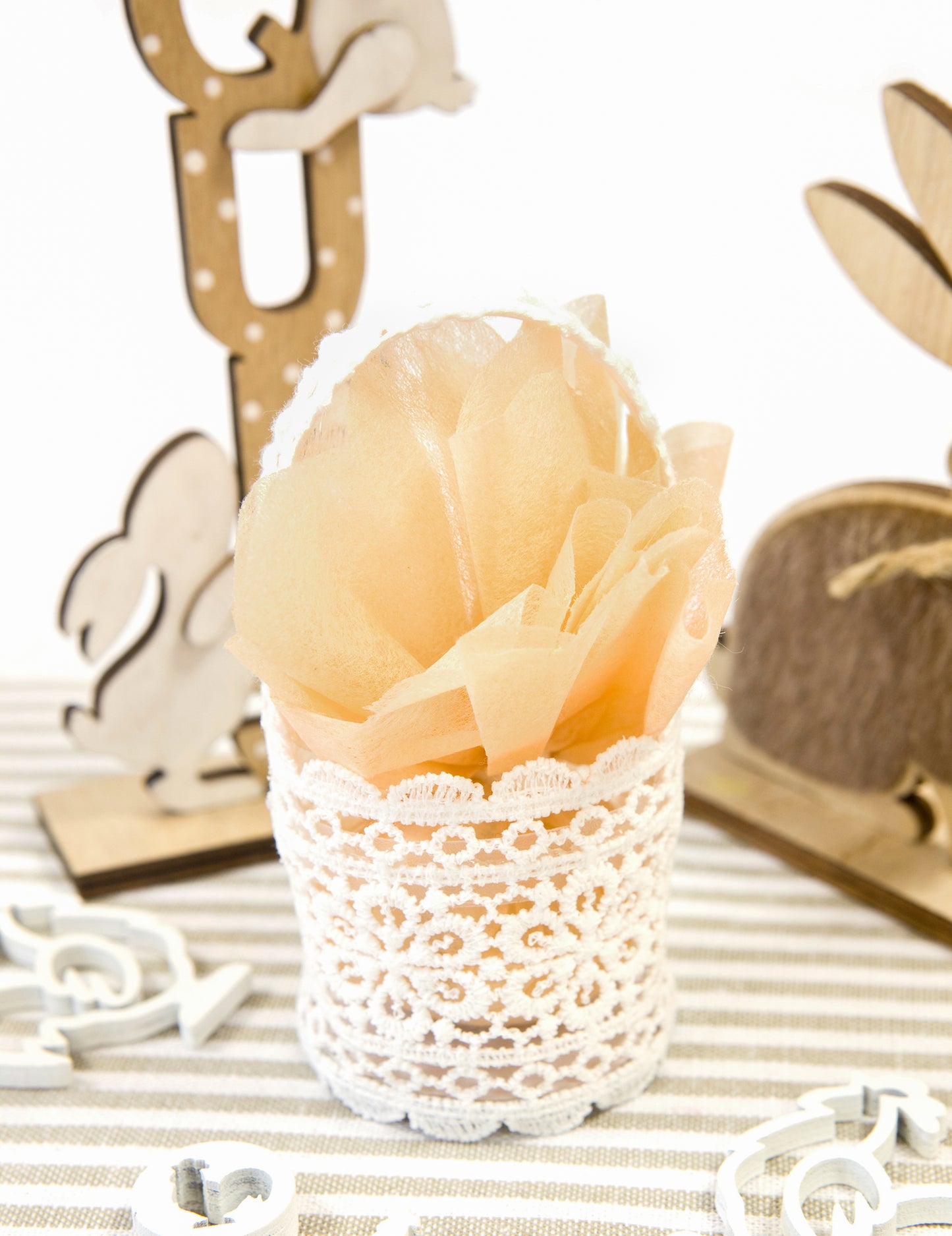 Košík z krajky slonové kosti 11 x 5 cm s rukojetí