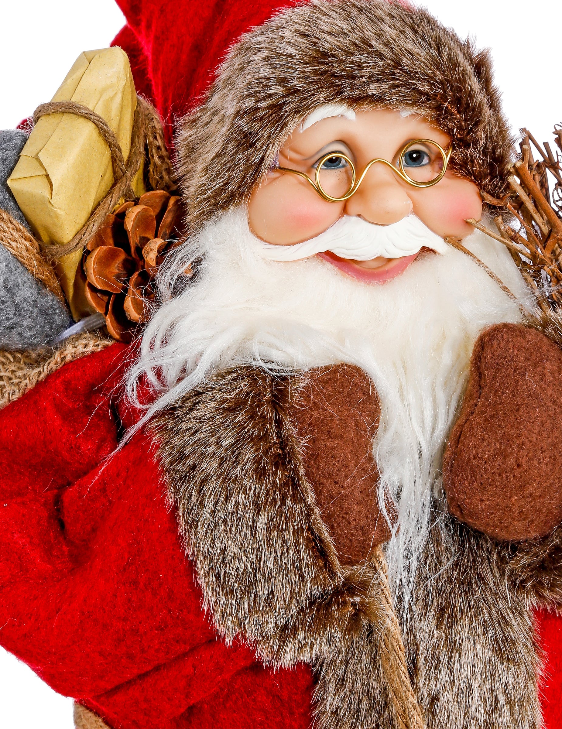 Gros plan sur le visage et la hotte du Père Noël debout pour décoration rouge