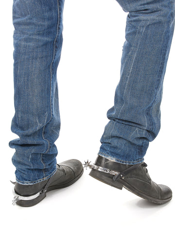 Vue de profil des éperons cowboy