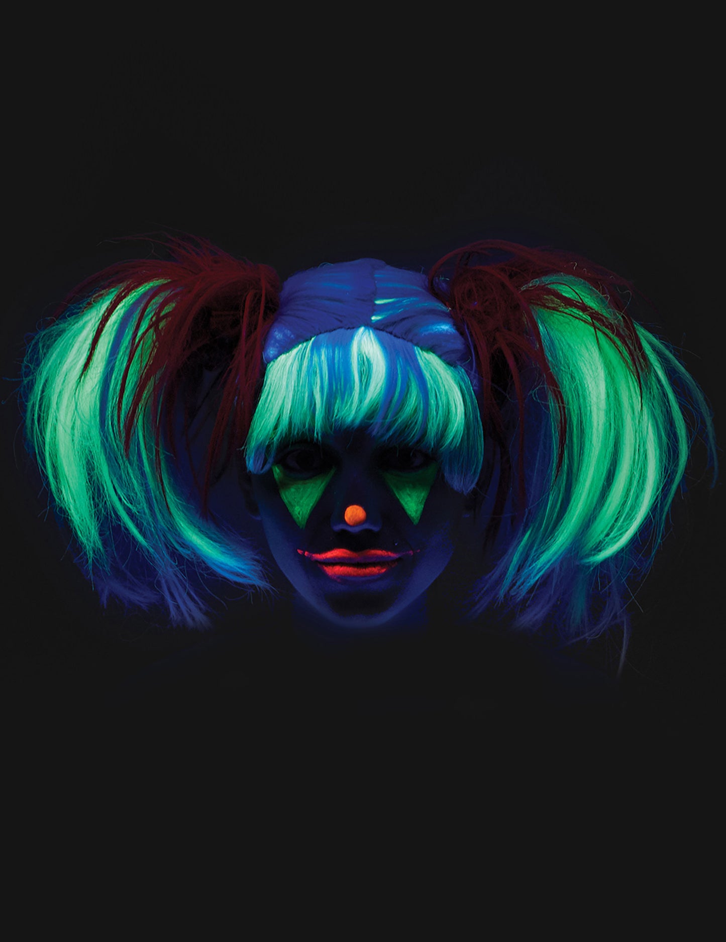 Červenobílá fosforeskující paruka s copánkem pro děti