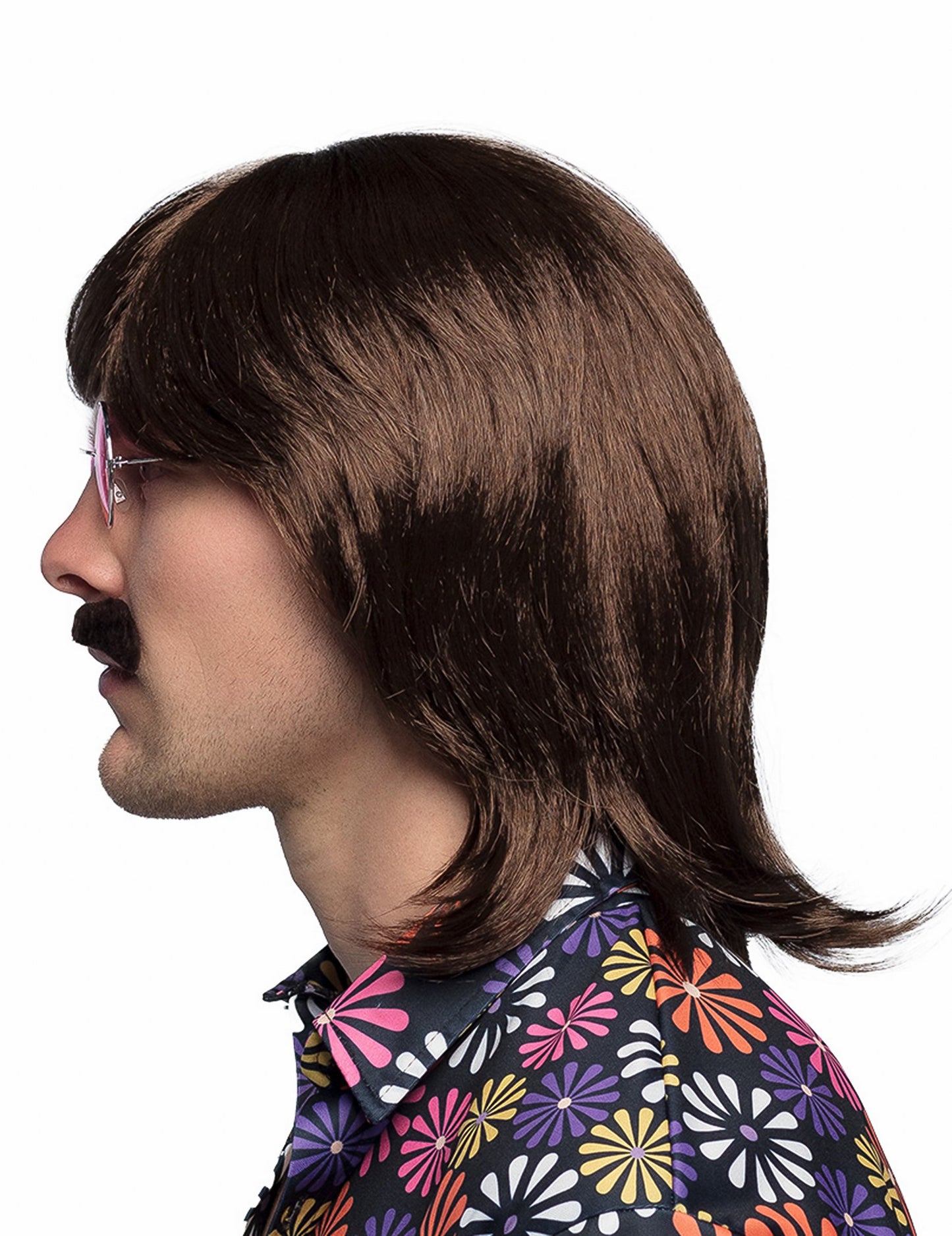 Profilový pohled na hnědou paruku a knír pro muže