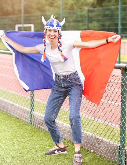 Modrá, bílá, červená zapletená paruka