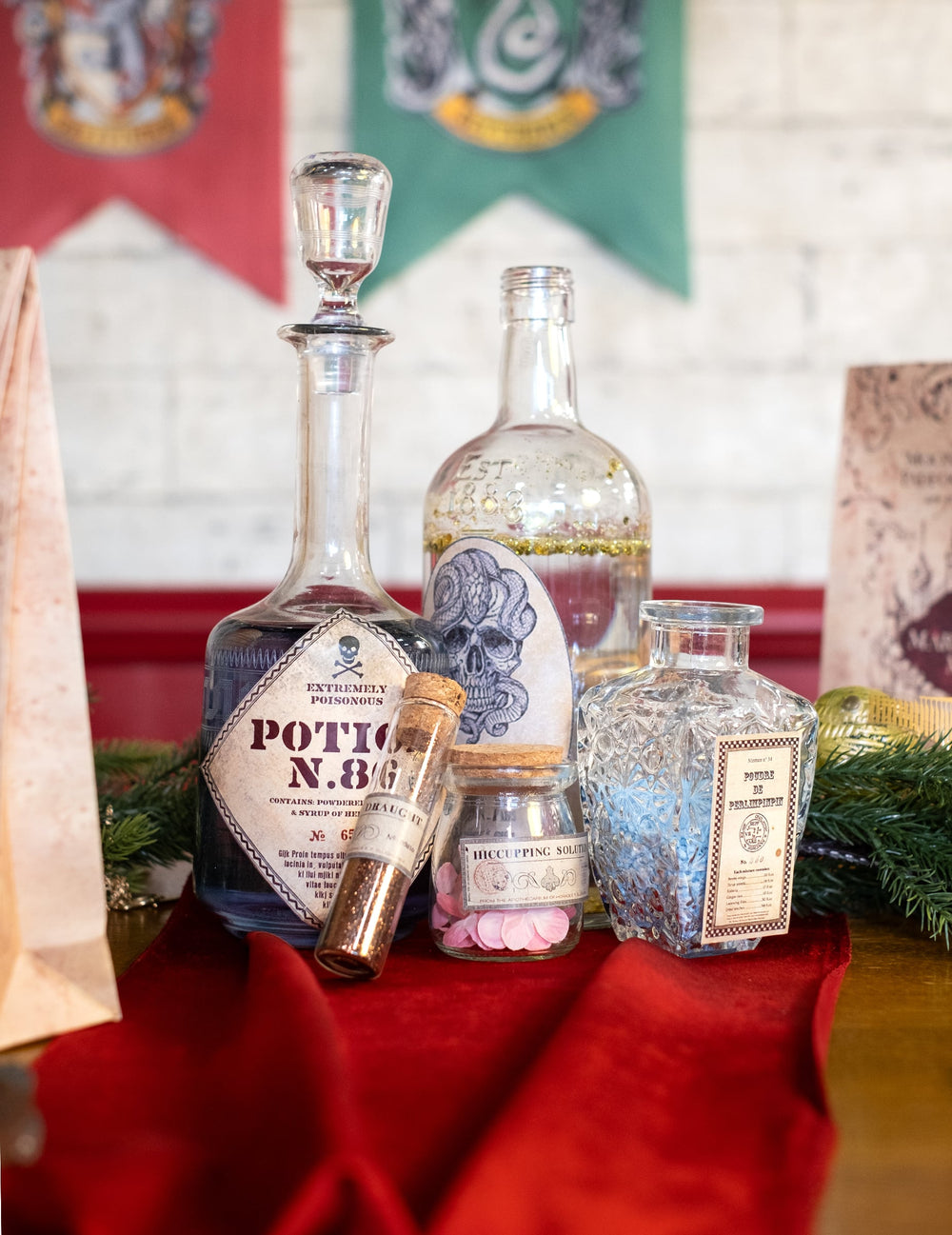 Vue d'ensemble de fioles de potions du petit pot en verre pour dragées transparent avec bouchon en liège