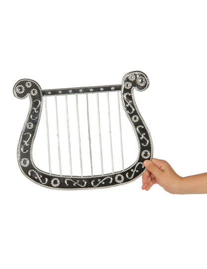 Gesamtansicht der getragenen kleinen Harfe für das Kostüm