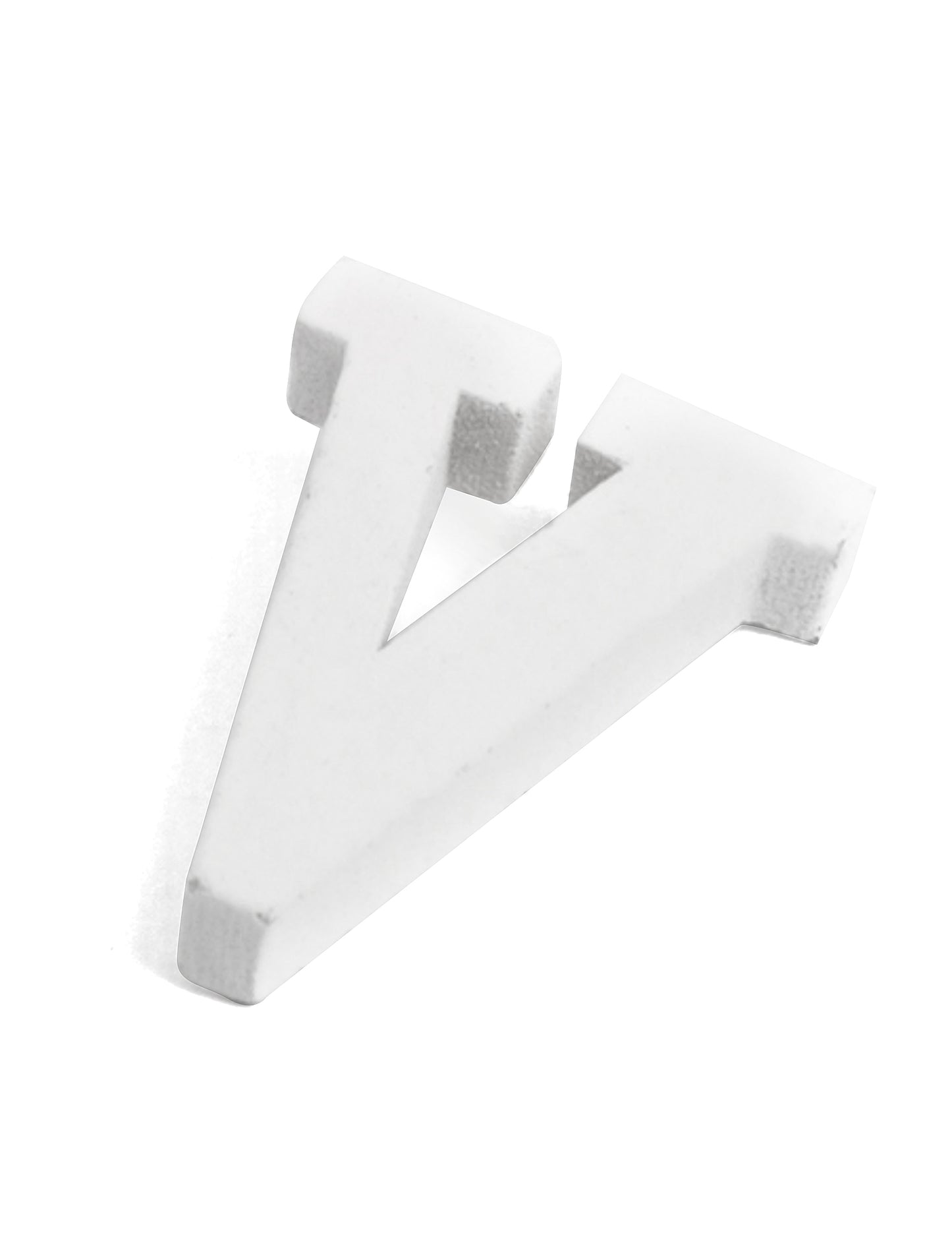 Malé bílé dřevěné písmeno V 5 cm dekorativní