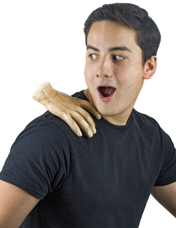 Malá useknutá ruka z ramene dospělého