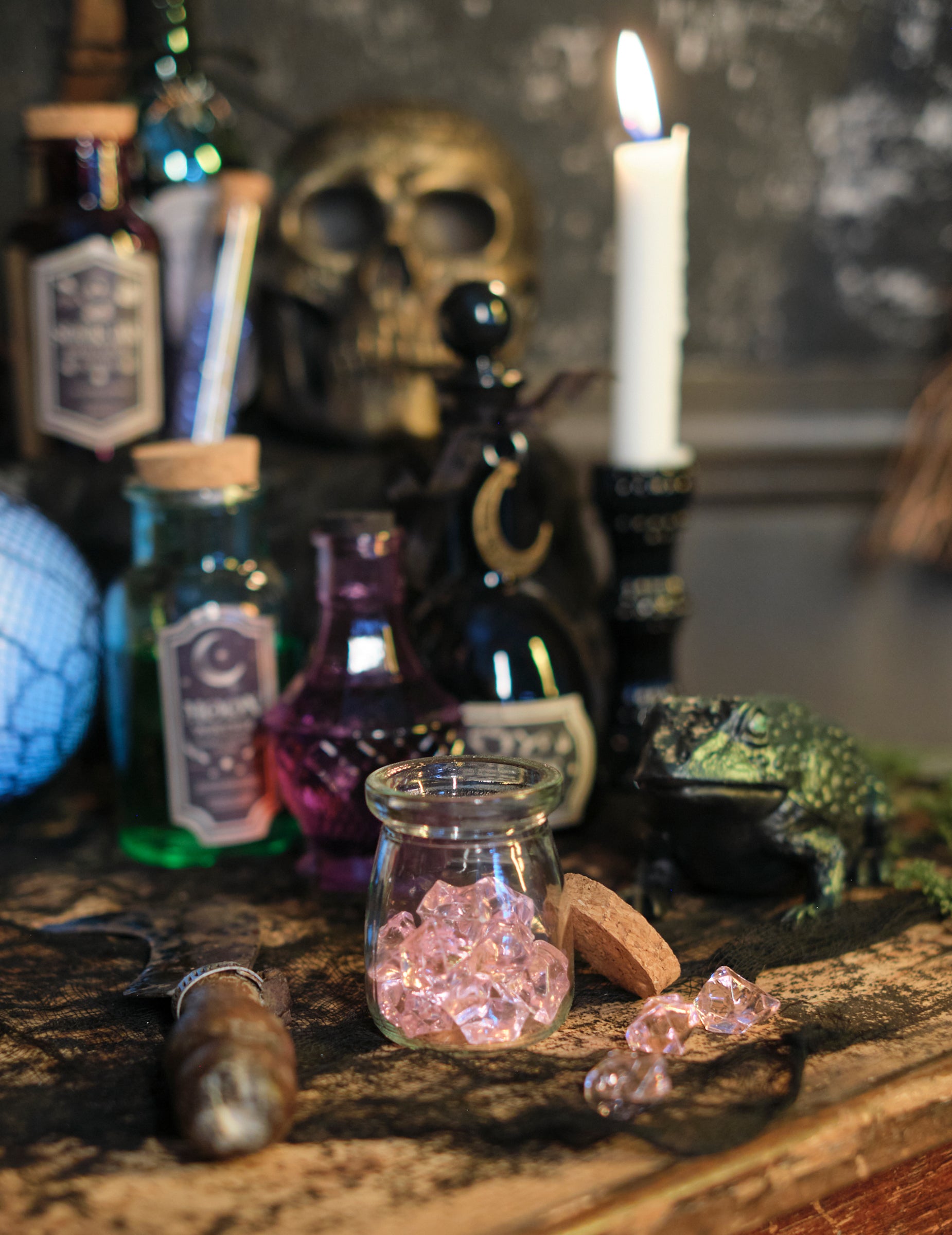 Mise en situation mystique des pierres effet cristal pour décoration de table