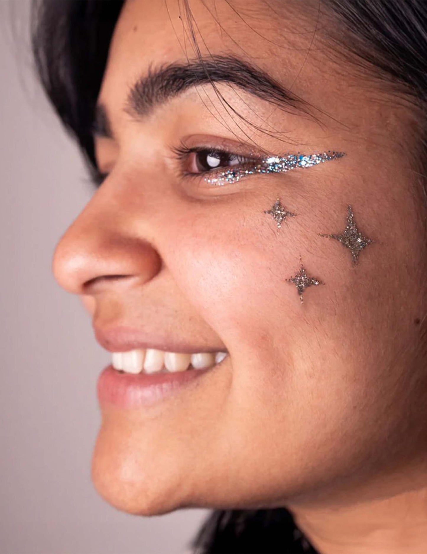 Opakovaně použitelná šablona na líčení hvězd