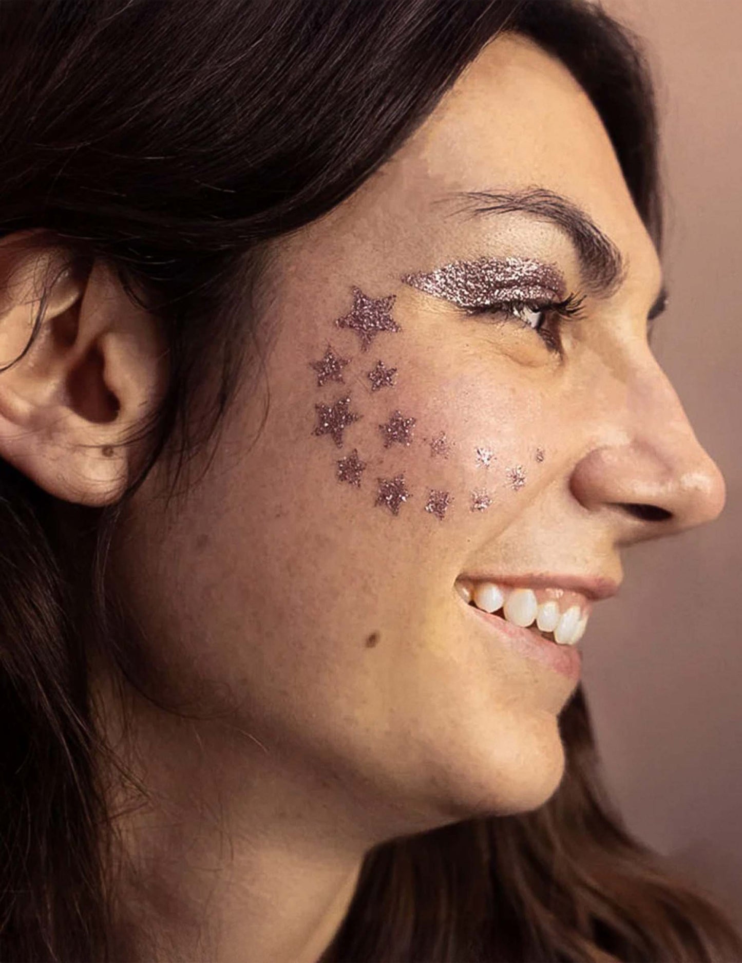 Opakovaně použitelná šablona na líčení hvězd