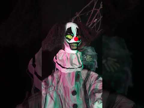 Décoration animée suspendue clown maléfique avec mouvements et sons 90 cm