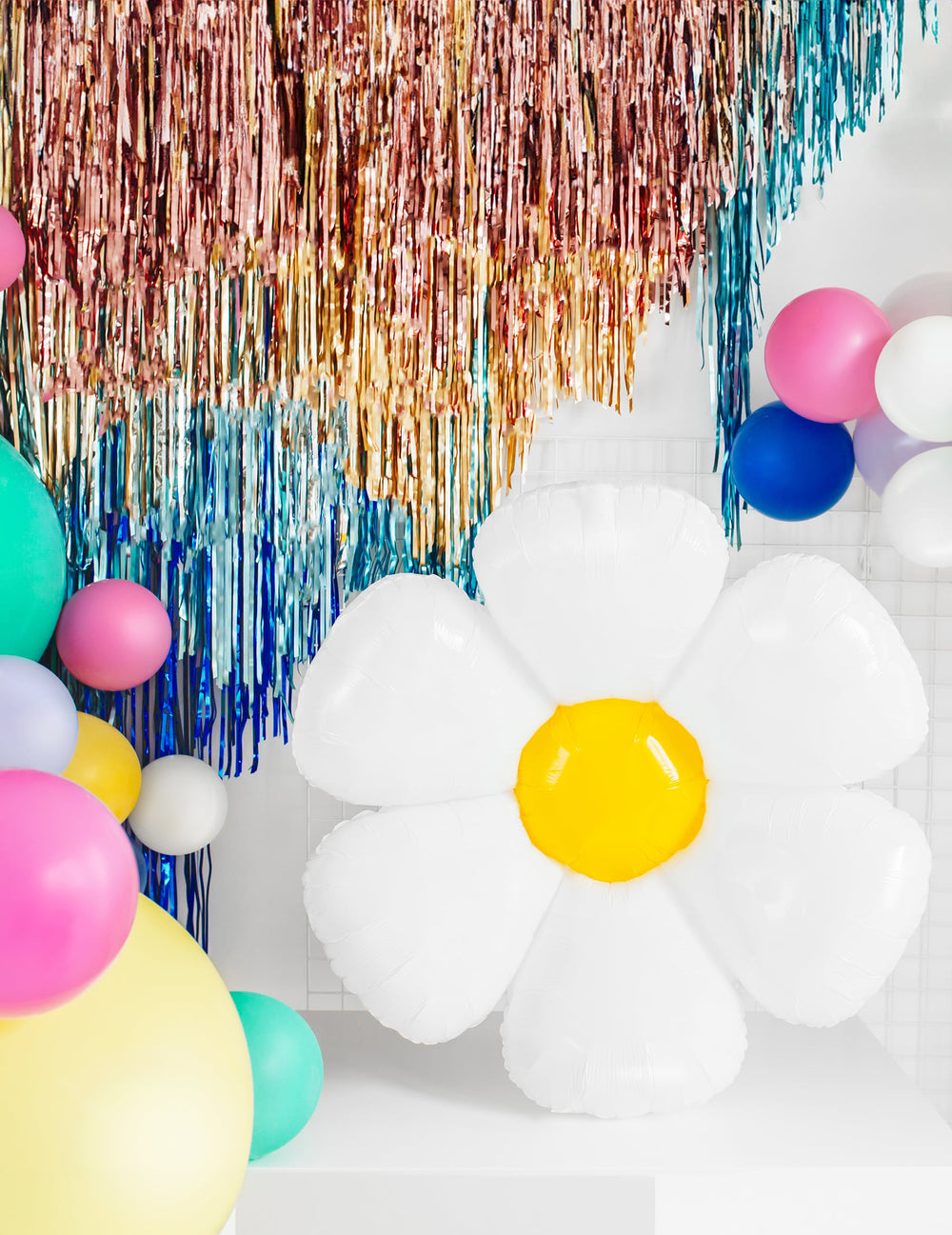 Arrière-plan festif du rideau de fils métallisé pour fête bleu nuit