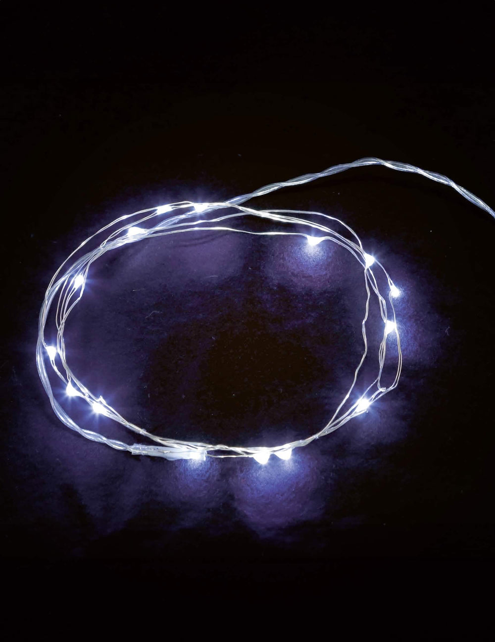 Detail na rozsvícené LED na studeně bílé světelné cloně