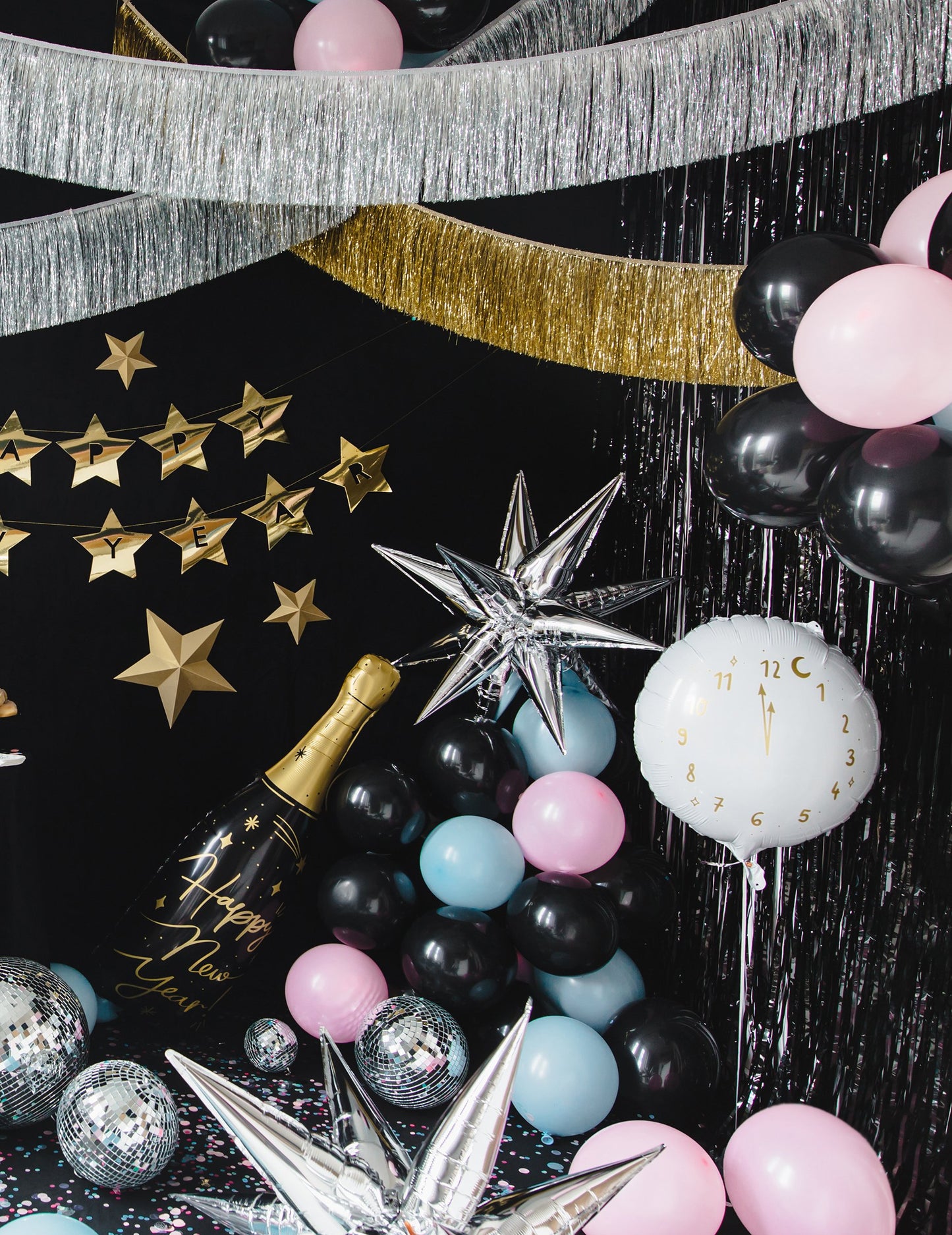 Černá třpytivá záclona 244 x 91 cm