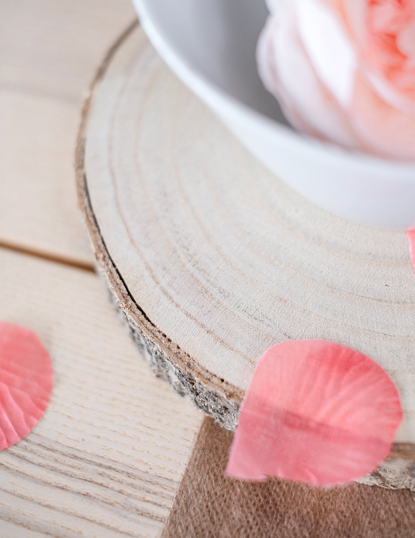 Přírodní plátkované dřevo z platanu 20 až 28 cm 